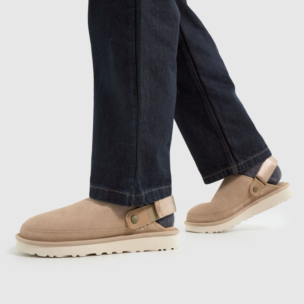 UGG Mens Golden Coast Clogs Sand